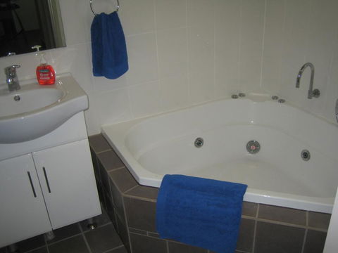 Showgrounds Cottage Naracoorte - Travel Search 3