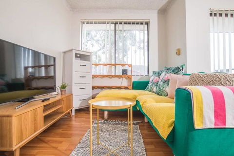 SIMPLE COMFORT! 2bed1bath Unit In Meadowbank - Travel Agents 2