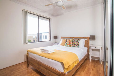 SIMPLE COMFORT! 2bed1bath Unit In Meadowbank - Travel Agents 1