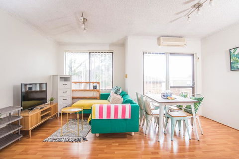 SIMPLE COMFORT! 2bed1bath Unit In Meadowbank - Travel Agents 0
