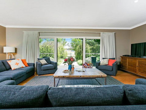 Sinden Park - Garden, Swimming Pool, Rural Vistas - Cruises Travel 3