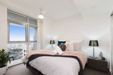 SK1 - Spotless 2BR SkyHome Long Stays Welcome - Tourism Guide 2