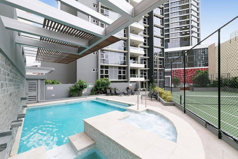 SK2 - 3BR With Pool Gym Steam Room In Story Bridge - Travel Search 1