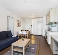 Sleek City Haven With Pool and Gym Access - Tourism Guide