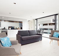 Sleek modern apartment in the heart of Manly - Cruises Travel