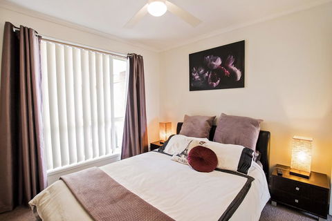Sleepy Shackell - Echuca Moama Holiday Accommodation - Cruises Travel 0