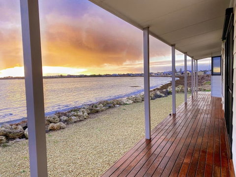 Smart Beach House @ Pelican Point - Tourism Guide 0