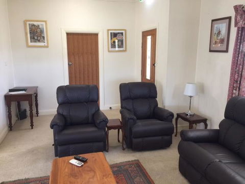 Smith Street Cottage Naracoorte - Cruises Travel 3