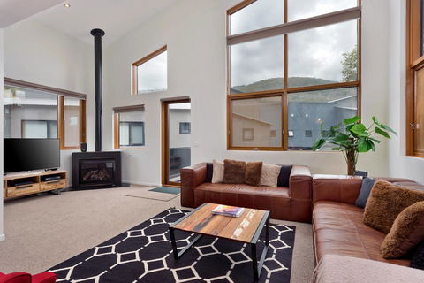 Snow Stream Apartments - Cruises Travel 0