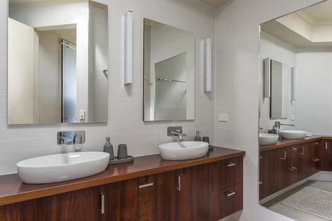 Sophisticated Contemporary Coastal Living With Sweeping Views In Cape Schanck - Travel Agents 3