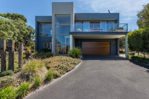 Sophisticated Contemporary Coastal Living With Sweeping Views In Cape Schanck - Travel Agents 2