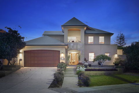 Sorrento Beach Bed & Breakfast - Tourism Guide 0