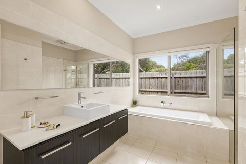 Sorrento Serenity Luxury Villa With Private Pool, Theatre And Games Room - Travel Agents 3