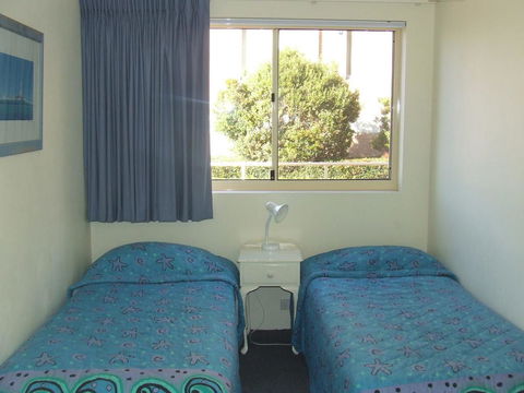 South Pacific, Unit 2/13-15 Shoal Bay Road - Travel Agents 3