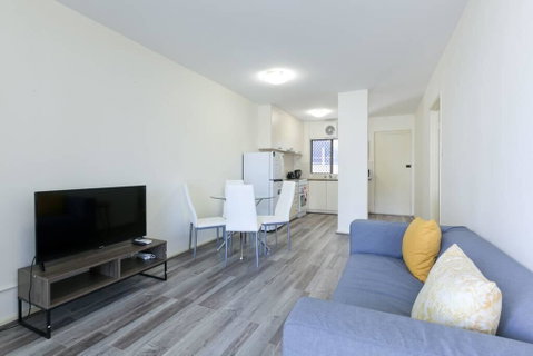 South Perth Perfect Location Free WIFI & Parking - Tourism Guide 1