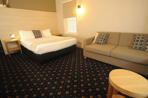 Sovereign Hill Hotel - Tourism Guide 2
