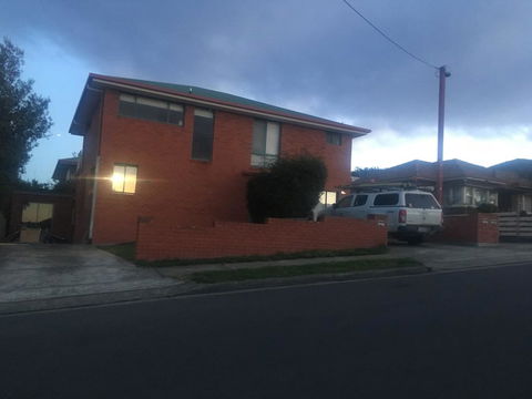 Spacious And Central To CBD - Travel Search 3