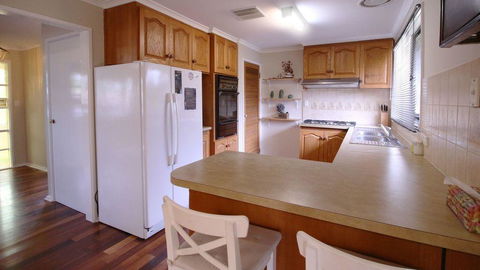 Spacious And Cozy Home Next To Glen Waverley - Travel Search 3