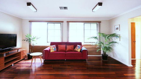 Spacious And Cozy Home Next To Glen Waverley - Travel Search 0