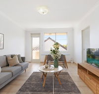 Spacious apartment in trendy Sydney neighbourhood - Cruises Travel