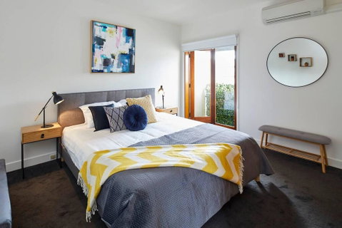 Spacious Carlton 1 Bedroom Apt With Secure Parking - Tourism Guide 1