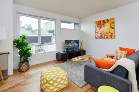 Spacious Carlton 1 Bedroom Apt With Secure Parking - Tourism Guide 0