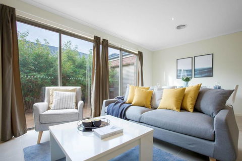 Spacious Lovely 5Beds Home@Point Cook - Travel Search 0