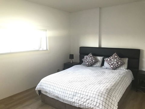 Spacious One Bedroom Apartment In Marrickville - Cruises Travel 3