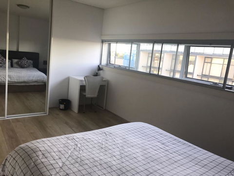 Spacious One Bedroom Apartment In Marrickville - Cruises Travel 2
