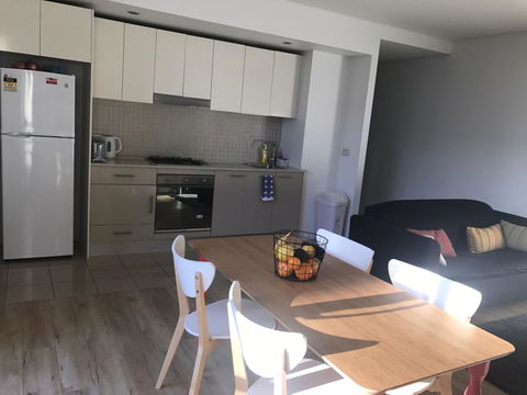 Spacious One Bedroom Apartment In Marrickville - Cruises Travel 1