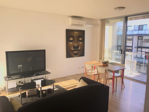 Spacious One Bedroom Apartment In Marrickville - Cruises Travel 0