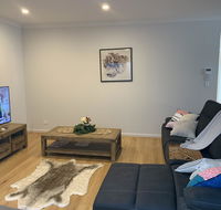 Spacious Rooms Home-Stay with Free Wifi - Travel Agents