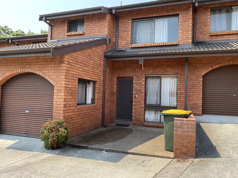 Spacious Townhouse In Wollongong - Travel Agents 3