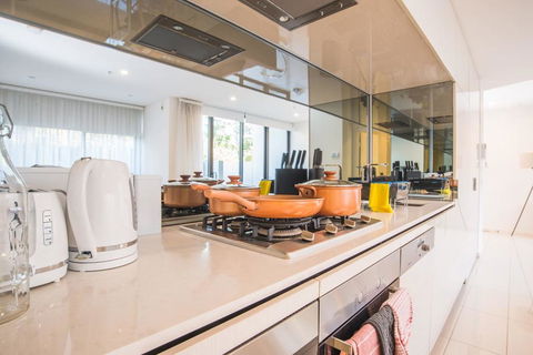 Spacious&Cozy 1 Bedroom + 1 Bathroom Zetland APT - Travel Search 1