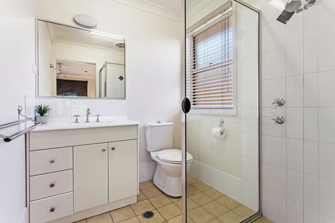 Spacious, Modern & Walk To The Beach! - Cruises Travel 2