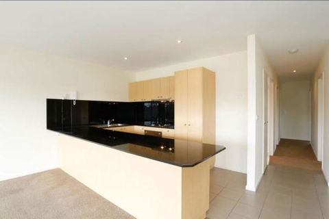 Spectacular River Views In Fabulous Footscray. - Travel Search 3