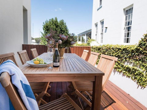 Spinnakers Waterfront - Travel Search 0
