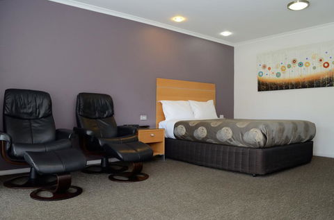 Sportsmans Motor Inn - Cruises Travel 0