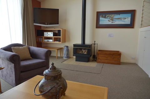 Squatters Run Apartments - Cruises Travel 3