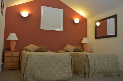 Squatters Run Apartments - Cruises Travel 2