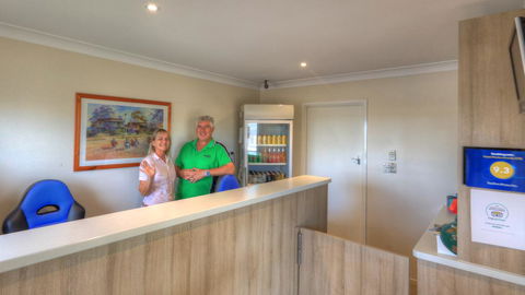 Starline Motor Inn - Travel Search 2