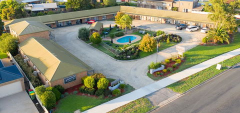 Statesman Motor Inn - Travel Agents 3