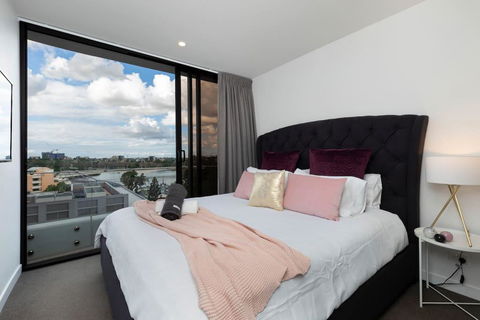 STH - River Views, Fast Internet, Long Stays - Tourism Guide 1