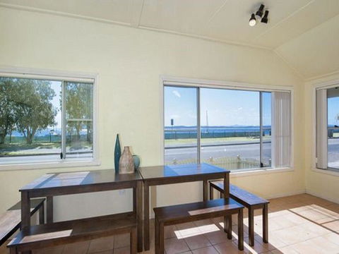 Stillwater', 25 Victoria Parade - Large Cottage Across From The Water Sleeping 13 - Cruises Travel 1