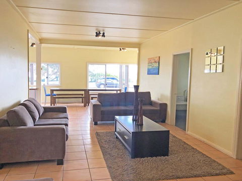 Stillwater', 25 Victoria Parade - Large Cottage Across From The Water Sleeping 13 - Cruises Travel 3