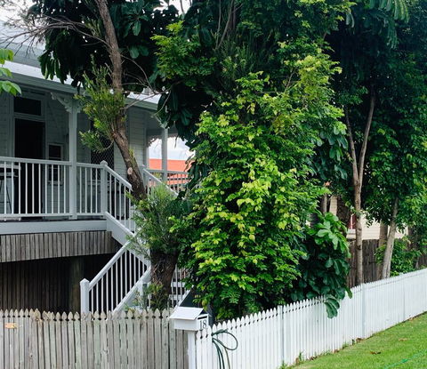 Stranded? Nowhere To Stay? Sanitised Apartment, Sleeps 4, Netflix, Wifi, Pool - Cruises Travel 1