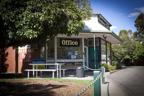 Strayleaves Caravan Park - Travel Agents 2