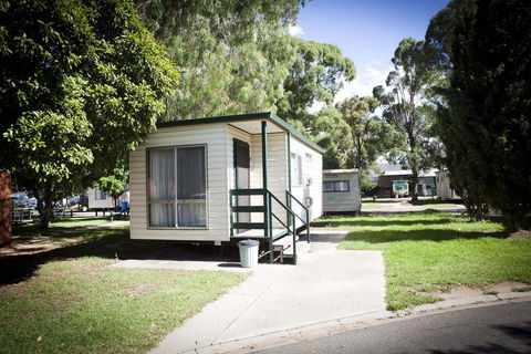 Strayleaves Caravan Park - Travel Agents 1