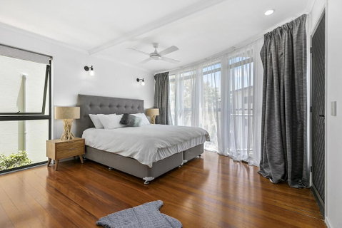 Stunning Beach Front Villa At Castaway Cove - Tourism Guide 2