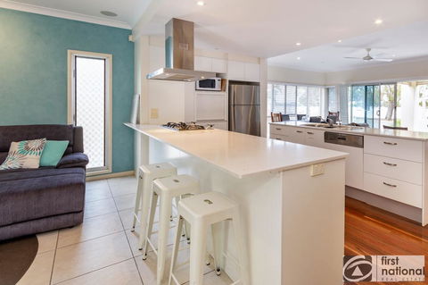 Stunning Waterfront Home With Pool - Sylvan Beach Esp, Bellara - Cruises Travel 3